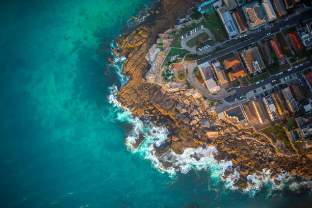 ben buckler, bondi beach, sydney australia in elicottero - surfing new south wales beach australia foto e immagini stock