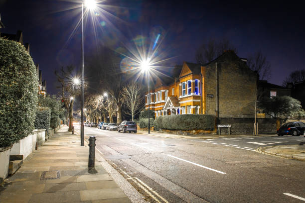 sobborgo di chiswick nella notte, londra - outer london foto e immagini stock