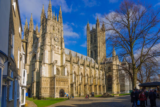 katedra w canterbury, kent - ancient past anglican building exterior zdjęcia i obrazy z banku zdjęć