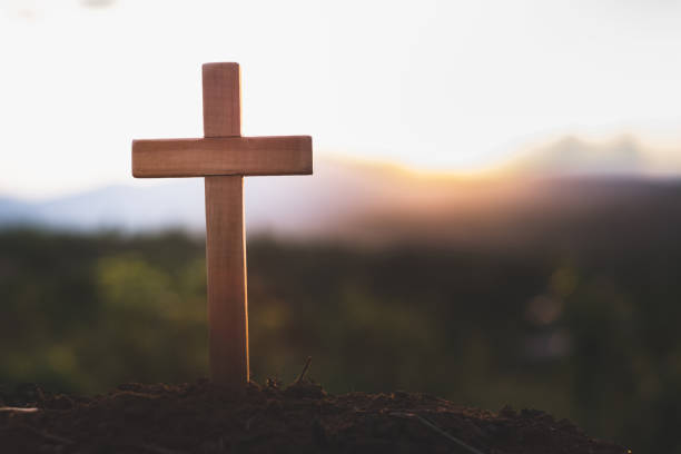 Cross of jesus The background of the setting sun is about to turn down. Christian religious concepts Crucifixion of faith and faith in god. Cross of jesus The background of the setting sun is about to turn down. Christian religious concepts Crucifixion of faith and faith in god. resurrection sunday stock pictures, royalty-free photos & images