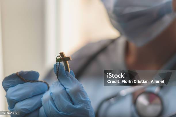 Female Doctor Praying Stock Photo - Download Image Now - Catholicism, Healthcare And Medicine, Hospital