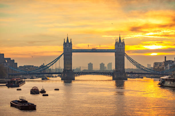 영국 런던 의 일출 타워 브리지 - london england sunlight morning tower bridge 뉴스 사진 이미지