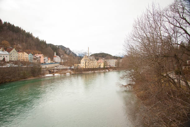 ドイツアルプスの美しいパノラマ風景 - allgau city bavaria altstadt ストックフォトと画像