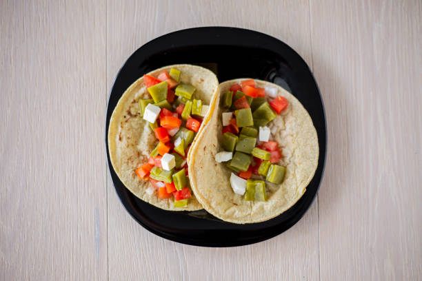 mexikanische küche, nopal salat tacos - prepared tuna stock-fotos und bilder