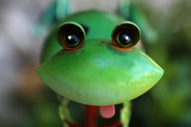 Decorative frog made of metal