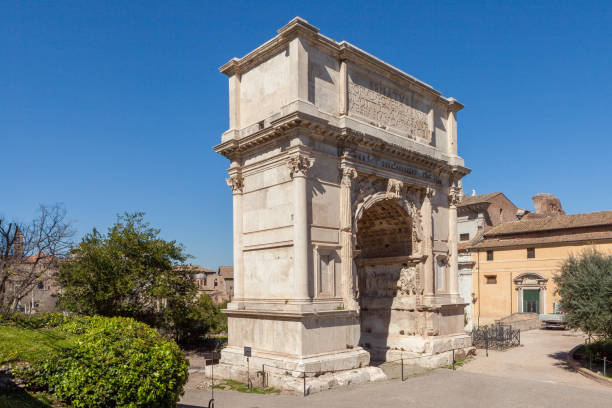 арка тита (арко ди тито, аркус тити). честь арки, расположенной на via sacra, рим - arch of titus стоковые фото и изображения