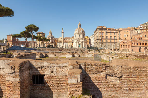 trajan forum (forum traiani oder trajan forum). - traiani stock-fotos und bilder