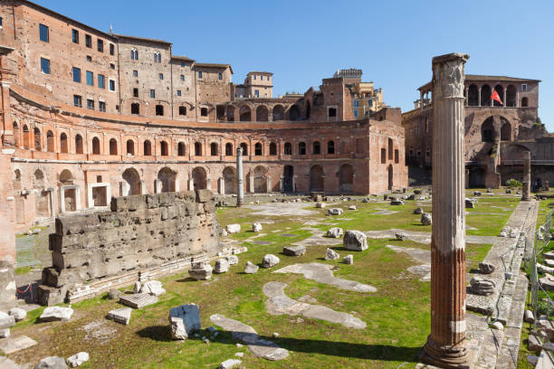 trajan markt (mercatus traiani oder trajan märkte). - traiani stock-fotos und bilder