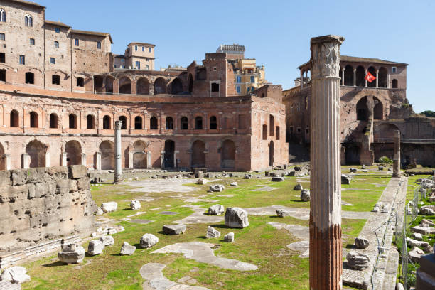 trajan markt (mercatus traiani oder trajan märkte). - traiani stock-fotos und bilder