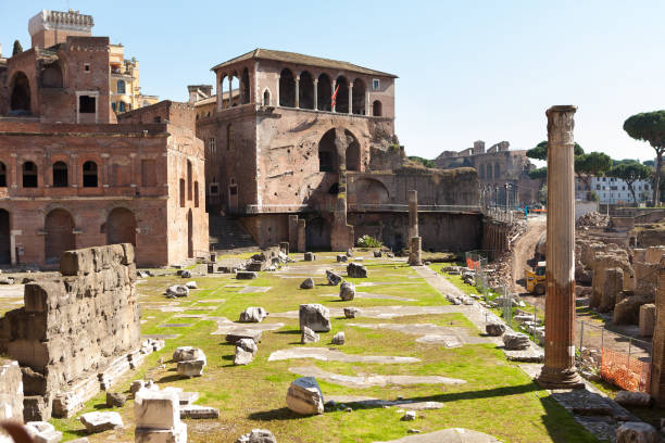 trajan markt (mercatus traiani oder trajan märkte). - traiani stock-fotos und bilder