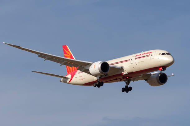 air india boeing 787-8 dreamliner vt-ano on approach to land at melbourne international airport. - boeing 787 air vehicle airplane imagens e fotografias de stock