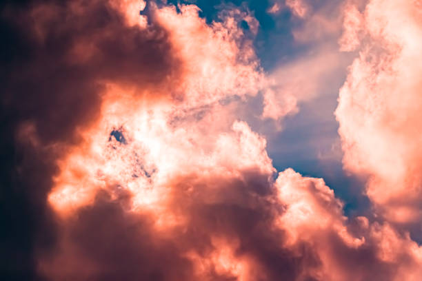 coloridas nubes de arte - cirrus sky fantasy cloud fotografías e imágenes de stock