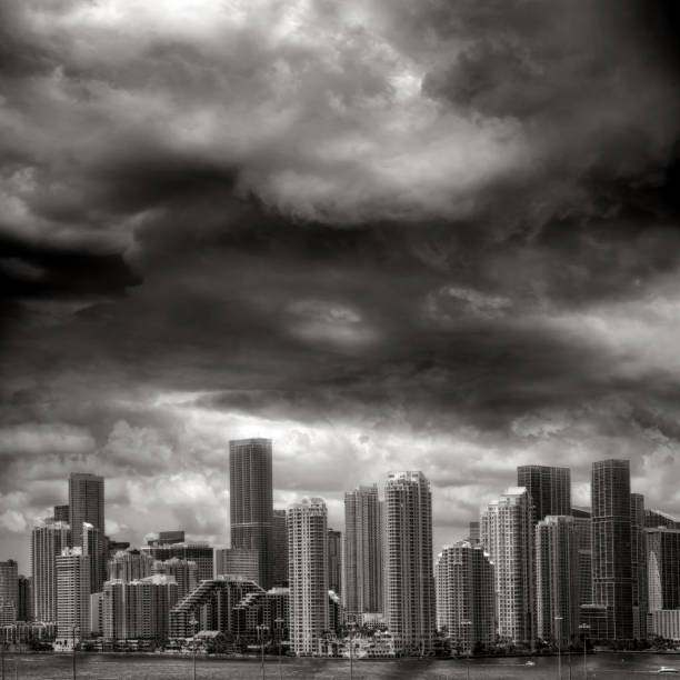 spooky miami cityscape view - florida weather urban scene dramatic sky imagens e fotografias de stock