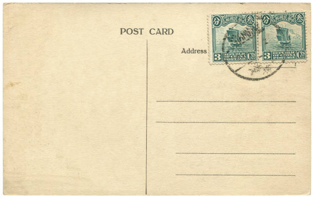 postal vintage enviada desde china a principios de 1900, un muy buen fondo para cualquier uso de las comunicaciones históricas de postales. - 1920s style postcard old paper fotografías e imágenes de stock