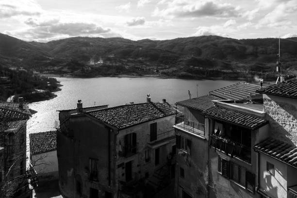 lago turano - landmarks roof staircase landscape - fotografias e filmes do acervo