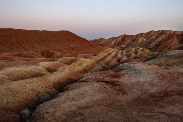 Colorful Zhangye Danxia National Geopark or China's Rainbow Mountains during sunset golden hour, Gansu, China Zhangye Danxia is known for the unusual colours of the rocks, which are smooth, sharp and several hundred meters tall. They are the result of deposits of sandstone and other minerals that occurred over 24 million years. zhangye danxia geopark china stock pictures, royalty-free photos & images