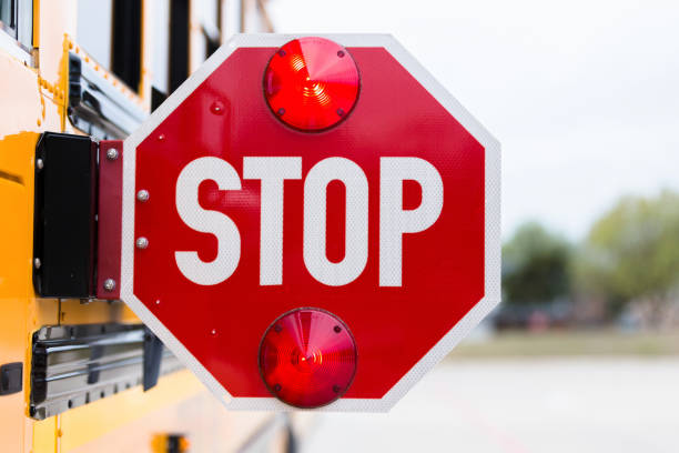 znak przystanku autobusowego szkoły miga, aby ostrzec kierowców - anticipation outdoors close up nobody zdjęcia i obrazy z banku zdjęć