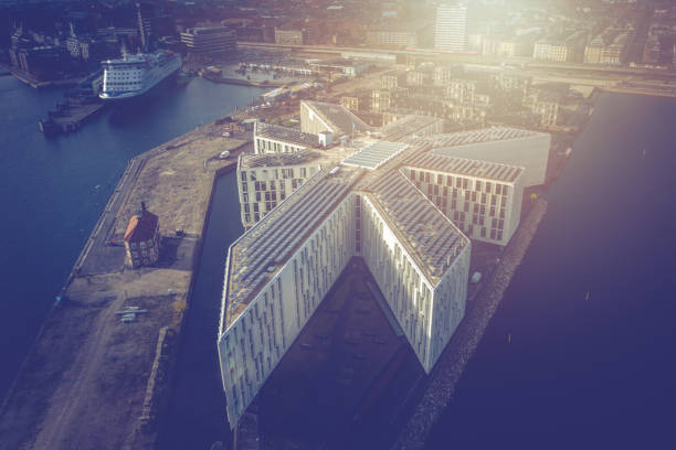 köpenhamns stadsbild: modern arkitektur vid havet - copenhagen business bildbanksfoton och bilder
