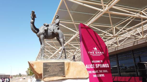 alice springs the ghan - alice springs public building outdoors horizontal fotografías e imágenes de stock