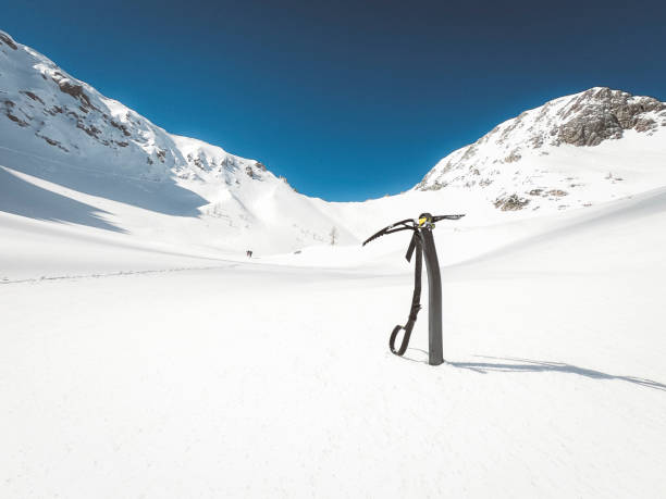 montanhismo de inverno - machado de gelo - ice axe - fotografias e filmes do acervo
