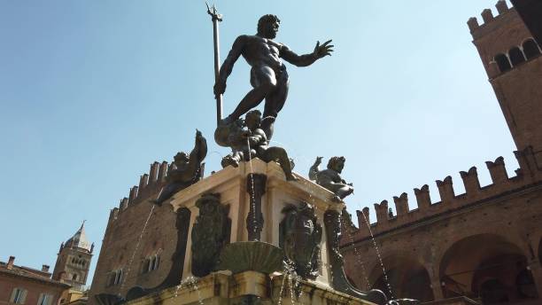 bologna statue bottom view - bologna italy medieval palace imagens e fotografias de stock