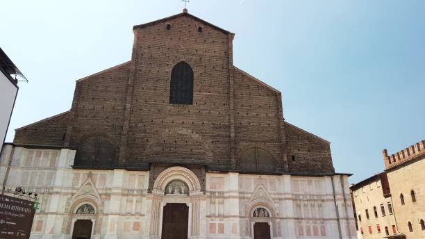 balisica of san petronio church in bologna - bologna italy medieval palace imagens e fotografias de stock