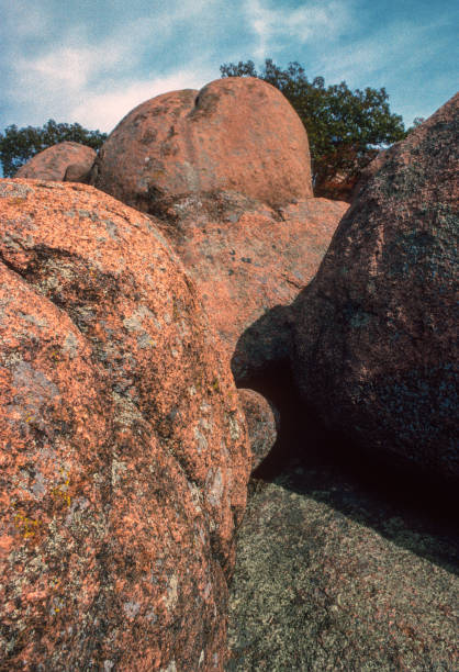 istock Elephant Rocks State Park - Narrow Passage - 1992 1217915910