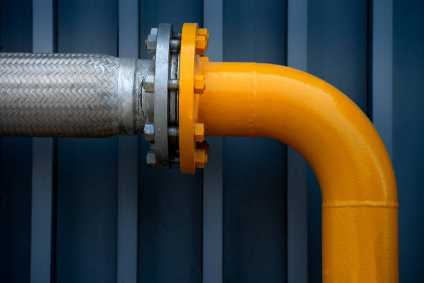 outdoor natural gas connection pipe flanges - swerving imagens e fotografias de stock