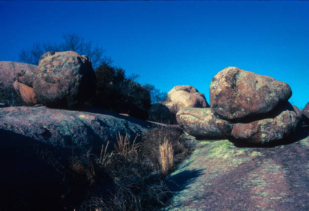 istock Elephant Rocks State Park - Pink Granite Landscape Horizontal - 2002 1217917576