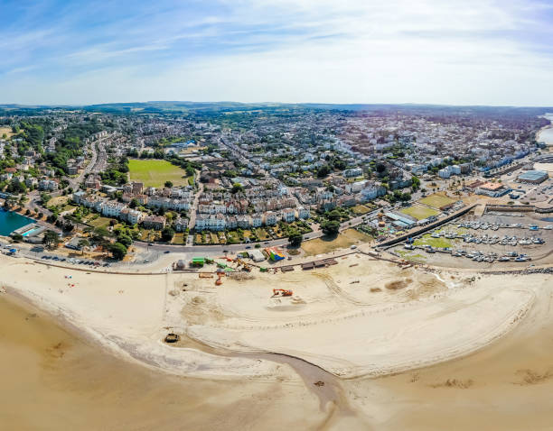 low tide at the isle of wight, ryde - ryde imagens e fotografias de stock