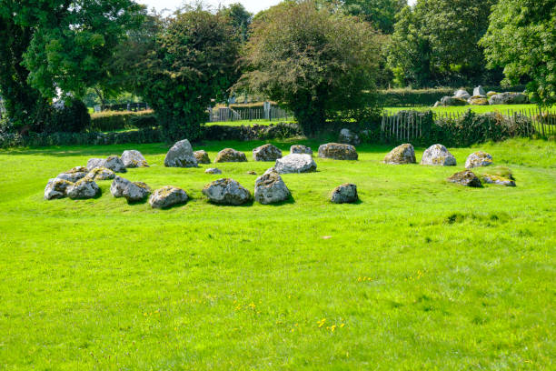 grób na cmentarzu carrowmore megalithic, hrabstwo sligo, irlandia. - carrowmore zdjęcia i obrazy z banku zdjęć