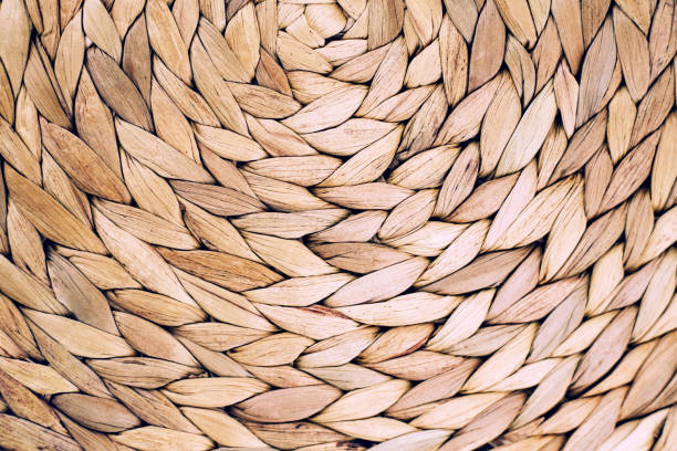 물 히아신스로 만든 수제 고리버들 플레이스매트. - wicker textured bamboo brown 뉴스 사진 이미지