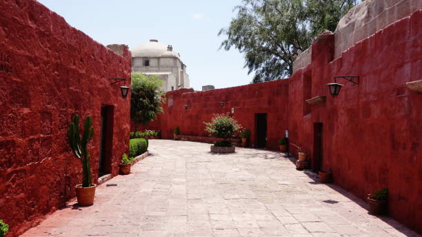 convento santa catalina ad arequipa, monastero cristiano - santa catalina monastery foto e immagini stock