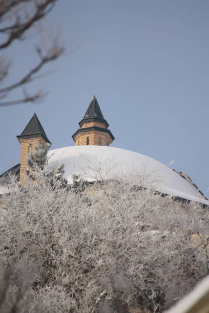 istock old house in the snow 1218060755
