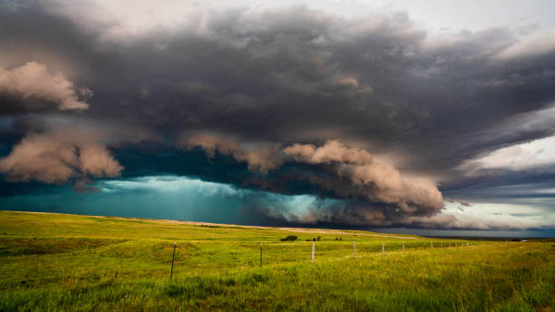 tormenta de supercell - arcus cloud fotografías e imágenes de stock