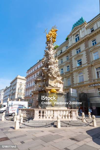Colonna Della Peste In Graben Street Vienna Austria - Fotografie stock e altre immagini di Ambientazione esterna
