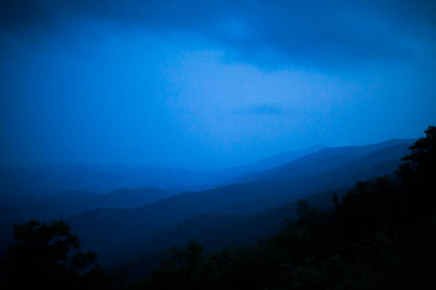 appalachian mountains as seen from blue ridge parkway near asheville north carolina - mountain mountain range north carolina blue imagens e fotografias de stock