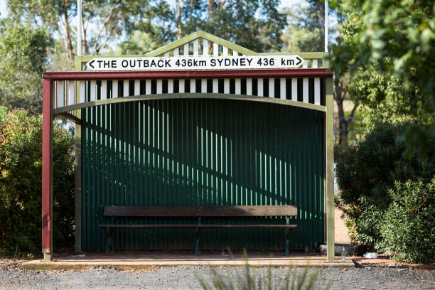 parada de autobús a sídney y el outback en australia - blue mountains australia sydney australia new south wales fotografías e imágenes de stock