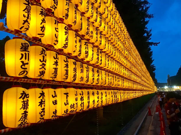 фестиваль митама в храме ясукуни - mitoma стоковые фото и изображения