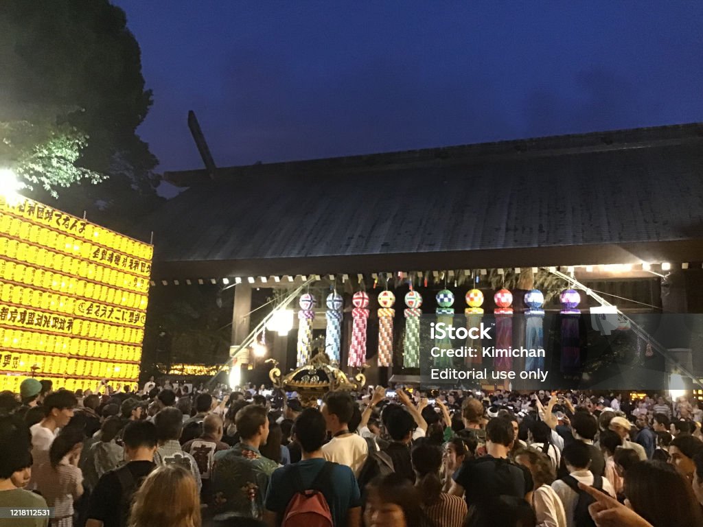 靖國神社的三馬節 - 免版稅Mitama Matsuri圖庫照片