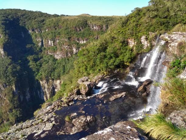 cascada - fortaleza - parque nacional aparados da serra - cañón cambará do sul - lake mountain range mountain deep fotografías e imágenes de stock