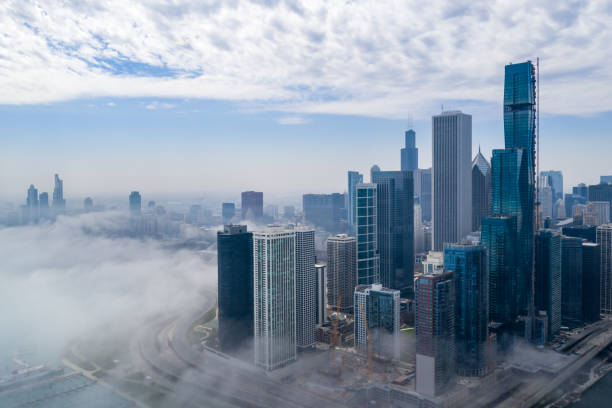 fog rolling over grant park - chicago - chicago aerial photos et images de collection