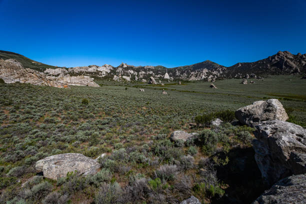 city of rocks, idaho - idaho rock climbing city of rocks mountain imagens e fotografias de stock