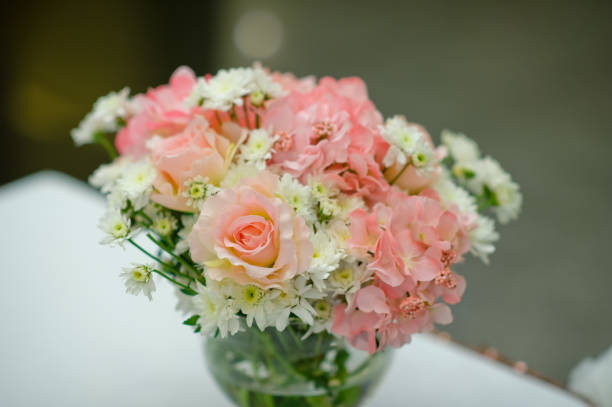 istock flower vase, rose flower 1218135070