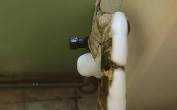 istock Icy on air conditioning duct 1218139837