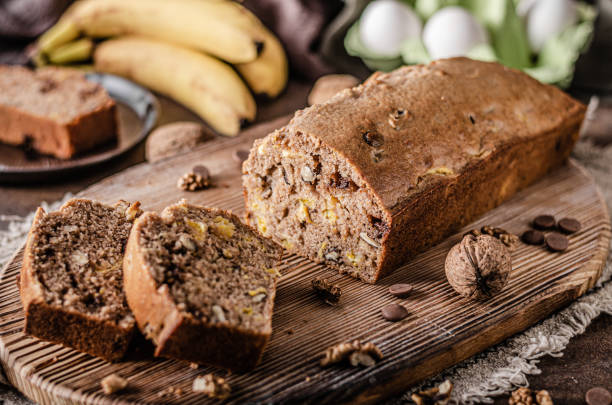 달콤하고 히스 바나나 빵 - banana bread 뉴스 사진 이미지