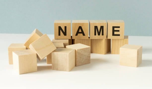 nazwa słowa na drewnianych kostkach, litery w kolorze niebieskim - word recognition zdjęcia i obrazy z banku zdjęć