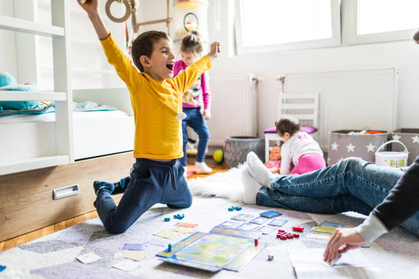 family playing board game - childs game imagens e fotografias de stock