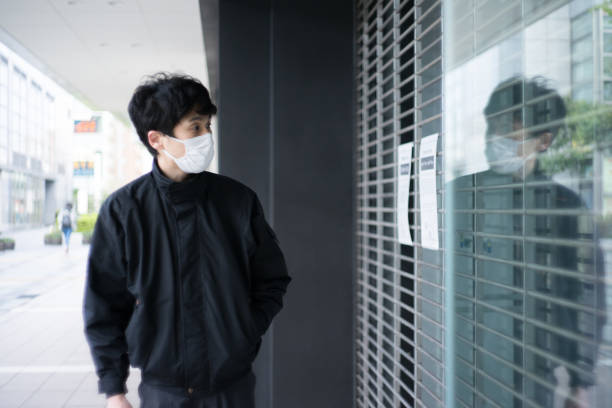 istock A Japanese man wearing a surgical mask is standing 1218173620
