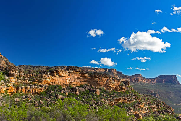 paisagem de montanha, nuvens e céu do cabo ocidental - gifberg - fotografias e filmes do acervo